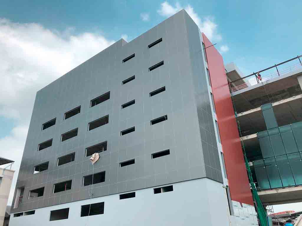 ยาแนวรอยต่อแผ่นคอมโพสิตด้วย Sealant คุณภาพเยี่ยม