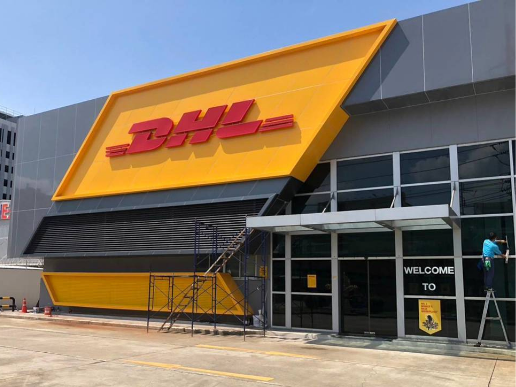 ติดตั้งแผ่นอลูมิเนียมคอมโพสิต โครงการ DHL พระราม 3