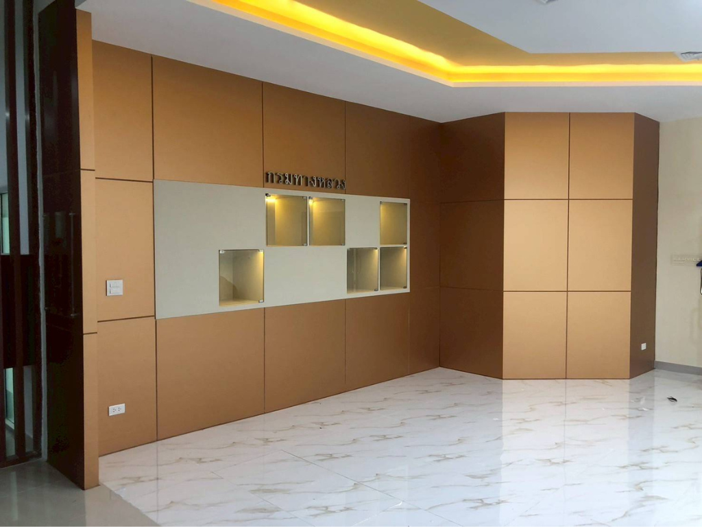 ติดตั้งแผ่นอลูมิเนียมคอมโพสิต ภายในอาคารให้ความหรูหรา 